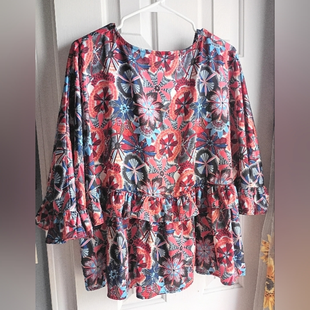Longsleeve Festive Printed Ruffle Top Size Large - Picture 2 of 2
